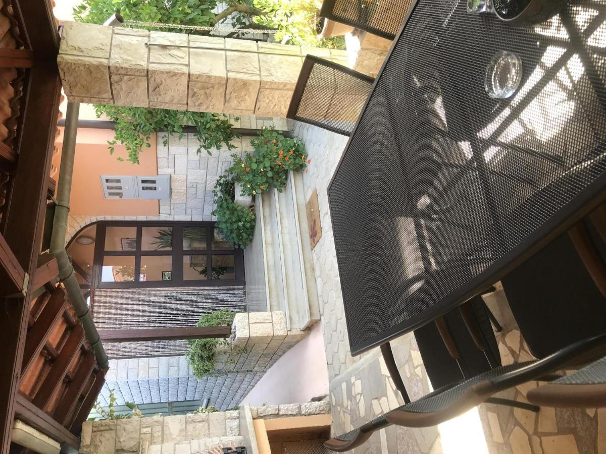 Apartment Ecio Vinkuran Luaran gambar