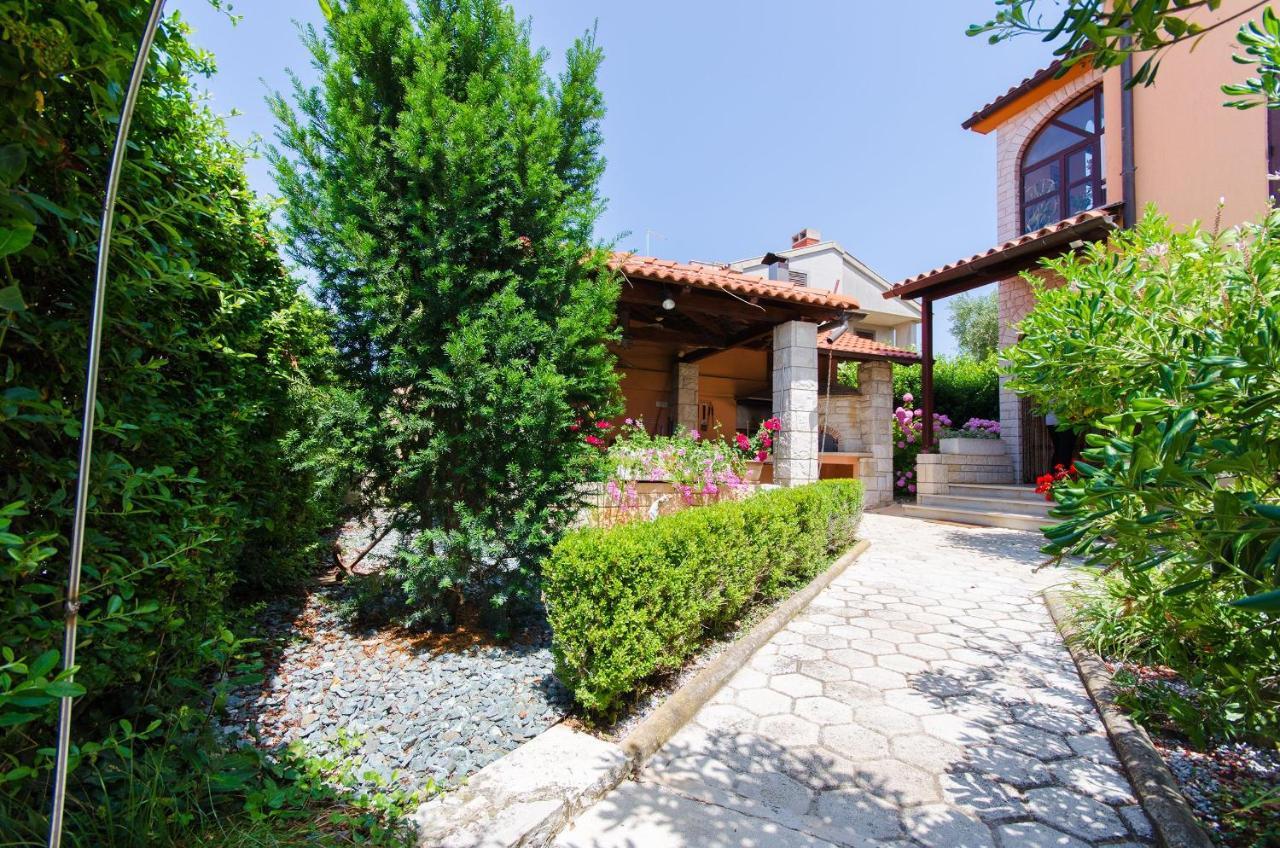 Apartment Ecio Vinkuran Luaran gambar