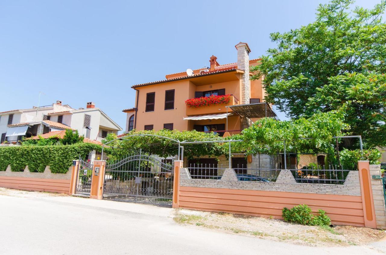 Apartment Ecio Vinkuran Luaran gambar