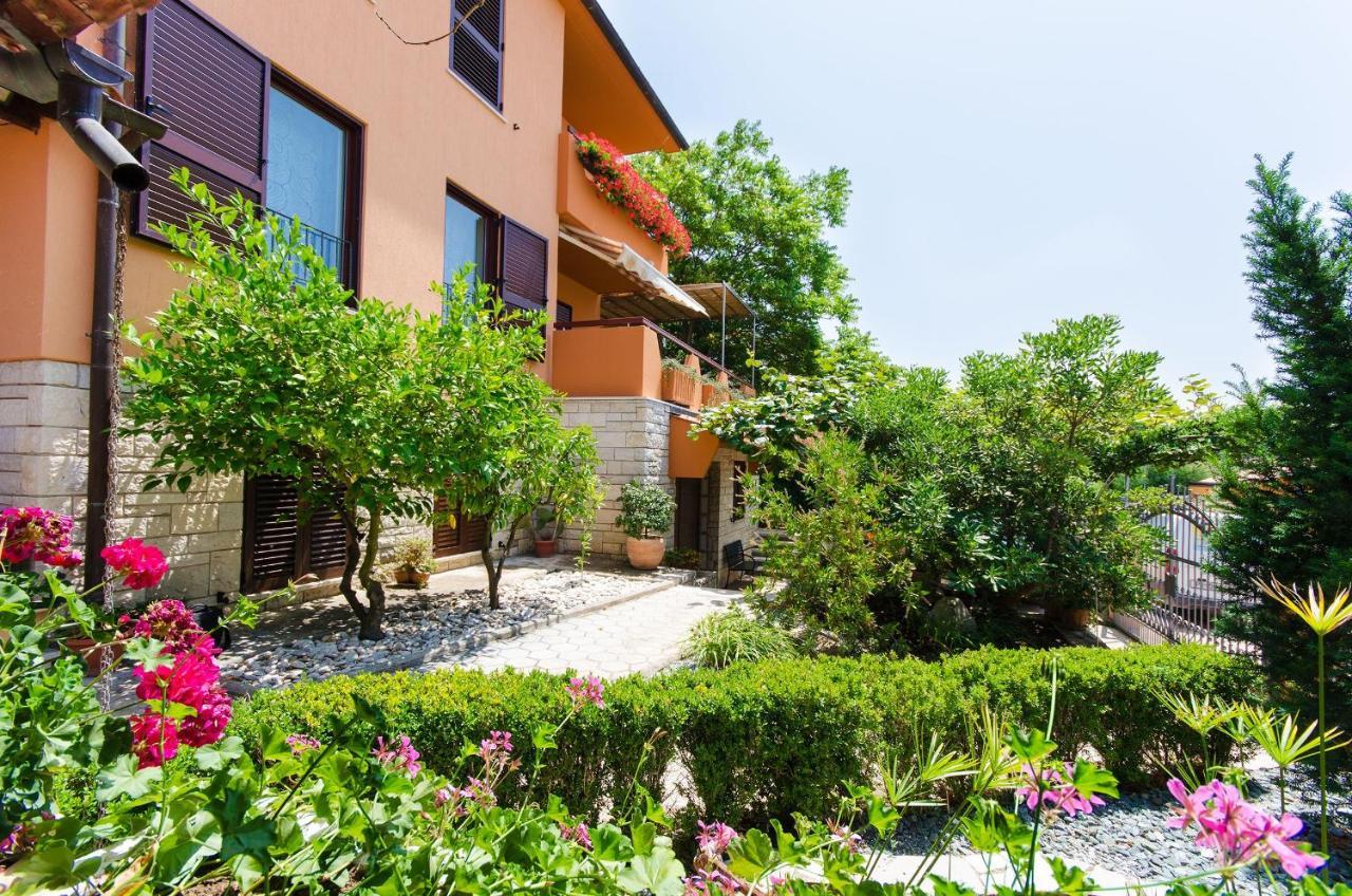 Apartment Ecio Vinkuran Luaran gambar