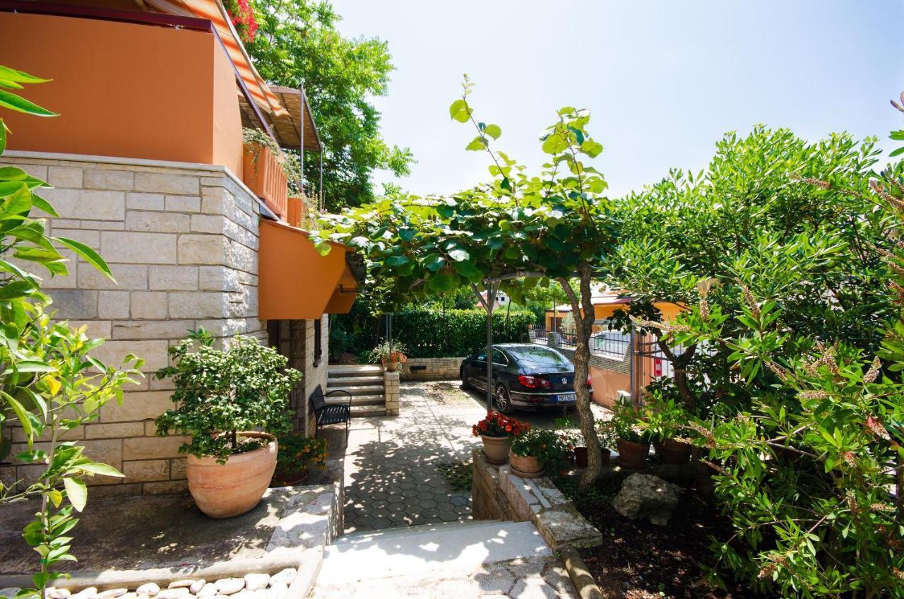 Apartment Ecio Vinkuran Luaran gambar